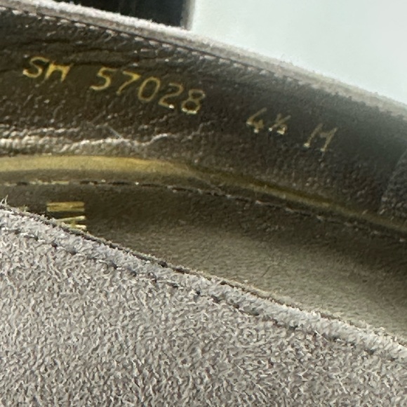 Stuart Weitzman Taupe Suede Heels Size 4.5 - Picture 12 of 12